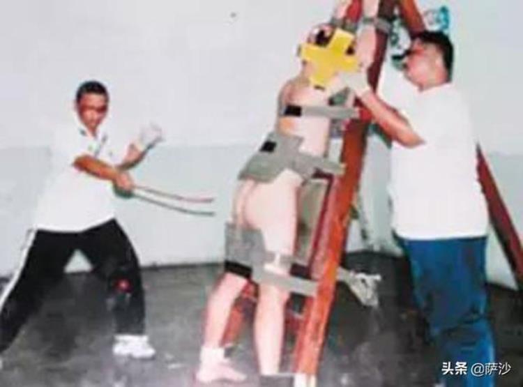 让身体留下永远的印记1994年6月9日美国少年费尔在新加坡受鞭刑