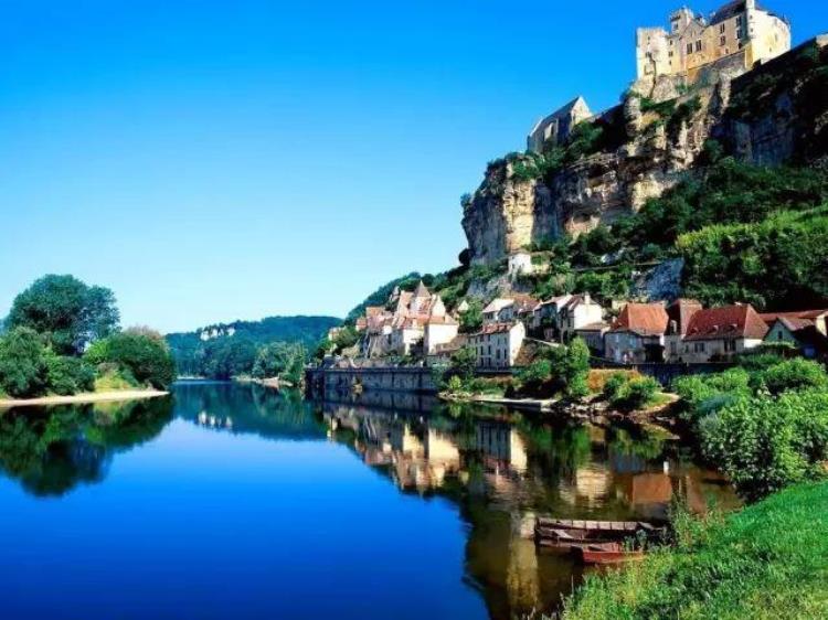 那些散落在法国不可错过的20个绝美小镇,法国很美的小镇