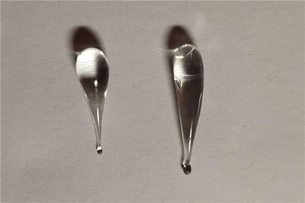 莱顿弗罗斯特效应：一滴水珠接触到高温铁板 能悬浮30秒