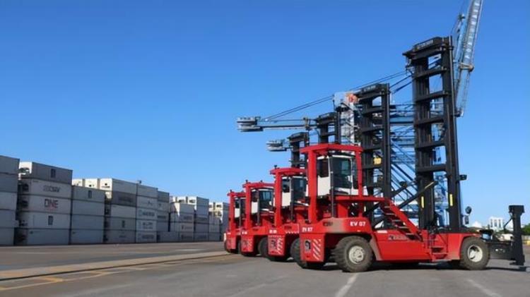 巴西波多纳夫港购买卡尔玛集装箱叉车用于港口的货物作业