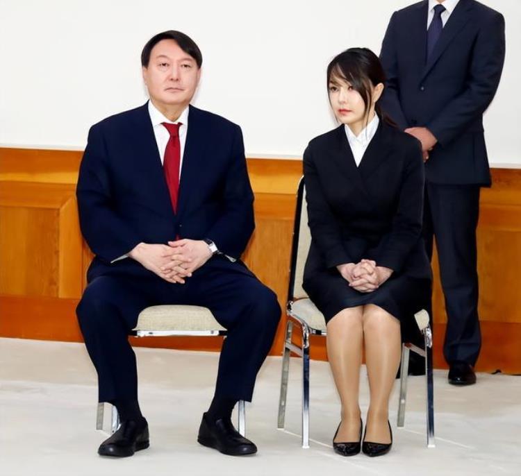 韩国 女总统,韩国总统夫人出席活动
