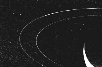海王星有光环吗，有5个行星环（难以看见/环是竖着的）