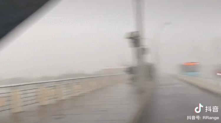 跨越中国11个省00后追风师驱车2万多公里拍下超级雷暴