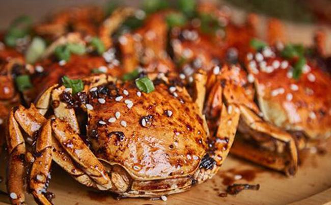 皮蛋和螃蟹能一起吃吗 可以一起吃不会伤害身体