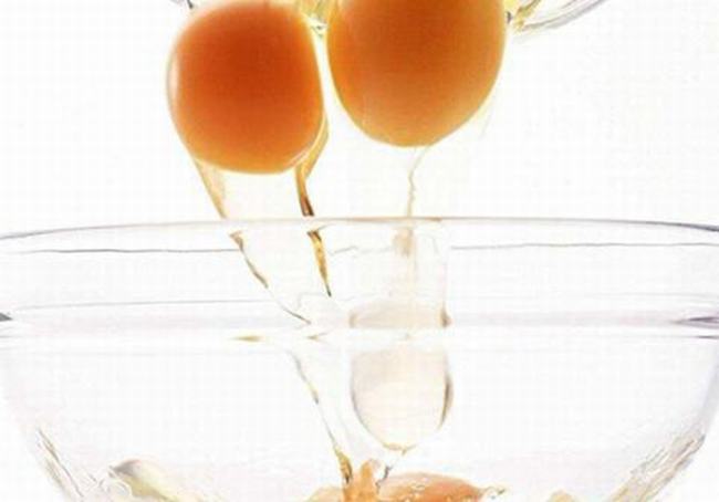 生鸡蛋能吃吗 不能（含有一定病菌可能引起胃部感染）