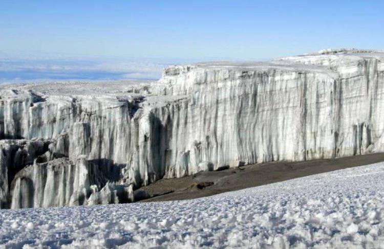 赤道上的冰岛和雪山,企鹅在冰川上的图