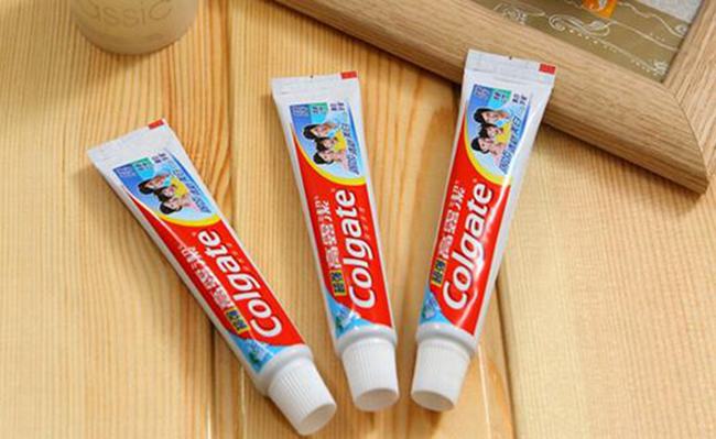 牙膏可以代替洗洁精吗 可以（同样具有清洁功能）