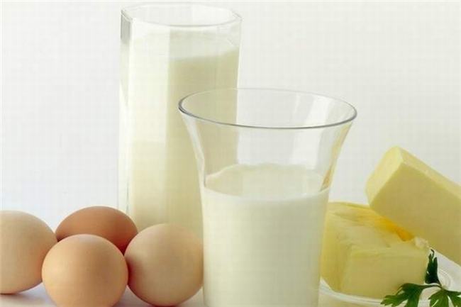牛奶和鸡蛋能一起吃吗 牛奶和鸡蛋属于标配（营养高）