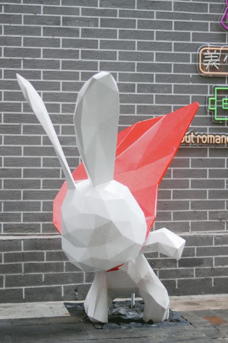 这是一条被兔子攻占的街道南充人的朋友圈被它刷屏了