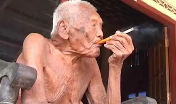 世界最长寿老人绝食求死「全球最长寿老人送走了7代子孙最后活腻了选择绝食饿死」