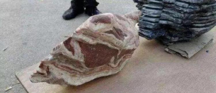 老人40年收藏3000多块奇石 有人出价16万却被拒,罕见的民间奇石