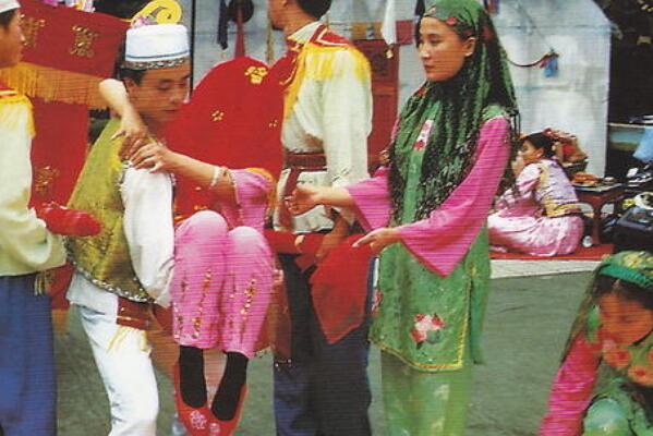 撒拉族的传统节日：联络民族感情的古尔邦节