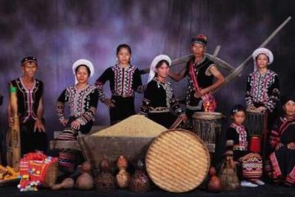 阿昌族的民族节日：纪念阿昌族始祖的窝罗节(最隆重节日)
