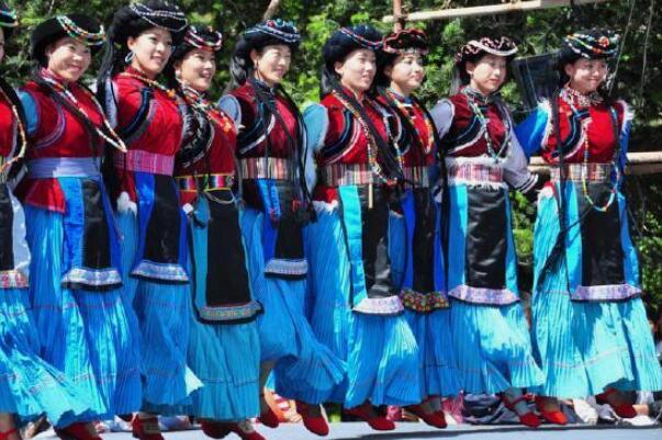 土族的传统节日有哪些：春节是最隆重的节日(独特跳神会)