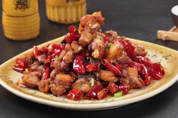 中国传统四大菜系：国外的中国餐馆多为粤菜(广东华侨多)