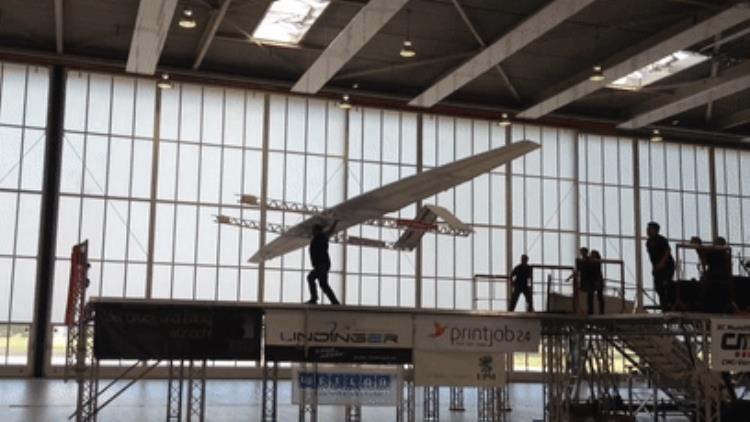 世界上最大的纸飞机能飞多远,世界上最快的纸飞机能飞多少米远