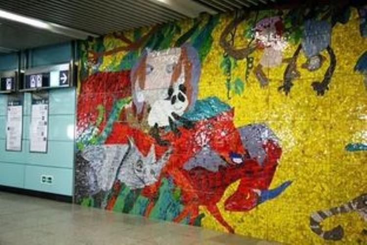 北京地铁 壁画「北京地铁站壁画被指画风诡异客服回应仍在调查中」