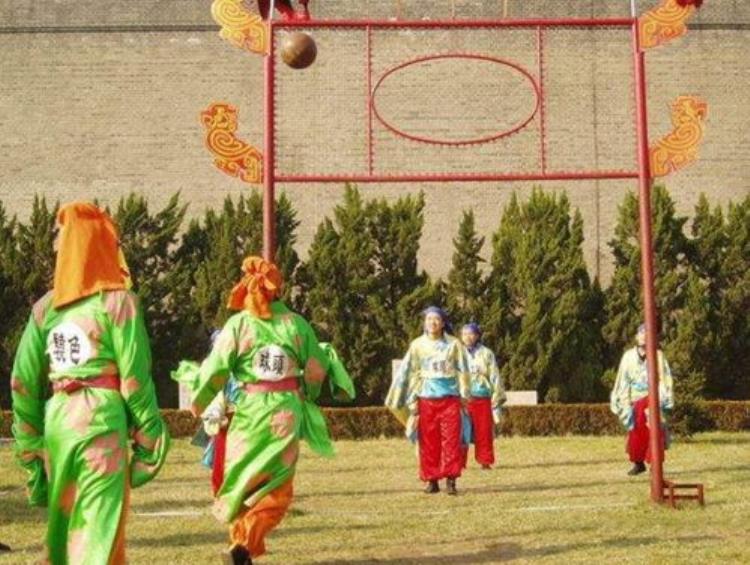 唐宋那么盛行踢足球为啥清朝皇帝却禁止全民踢足球