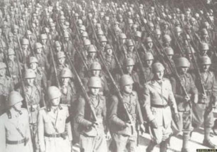 希特勒俘虏15名法军,二战中的德军真实战斗录像