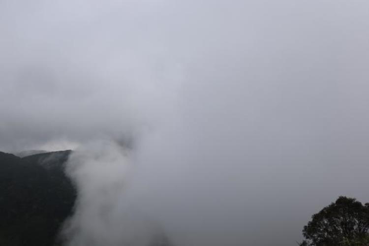 那一场突如其来的迷雾带来不一样的容县湖广顶