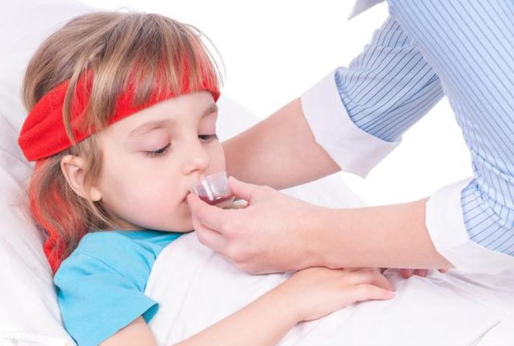 为什么现在小孩子发烧去医院都用抗生素,宝宝高烧用抗生素好吗