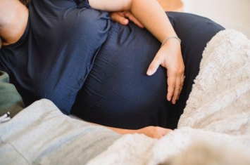 为什么孕期半夜老醒,孕期夜里总是腿抽筋