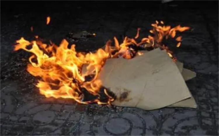 人死后为什么要烧纸「人去世后为何要烧纸这种几千年的习俗仅仅只是一种迷信吗」