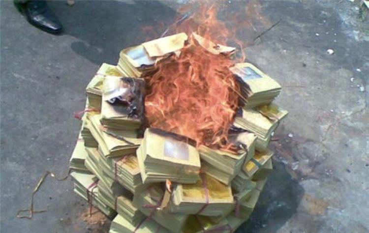人死后为什么要烧纸「人去世后为何要烧纸这种几千年的习俗仅仅只是一种迷信吗」