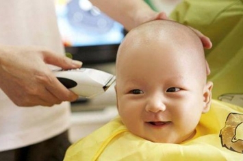 孕期为什么有好多碎头发,为什么有的宝宝出生时一头黑发