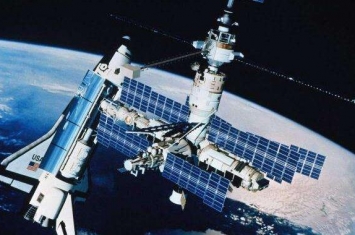 世界上第一个多舱空间站，苏联和平号空间站（01年坠毁）