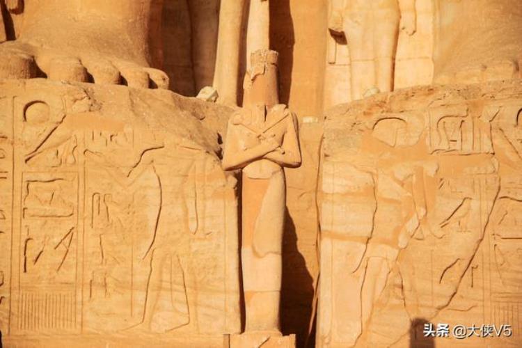 早在5000多年前埃及人在尼罗河畔修建了著名的,埃及著名景点建筑