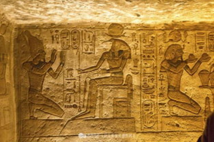 早在5000多年前埃及人在尼罗河畔修建了著名的,埃及著名景点建筑