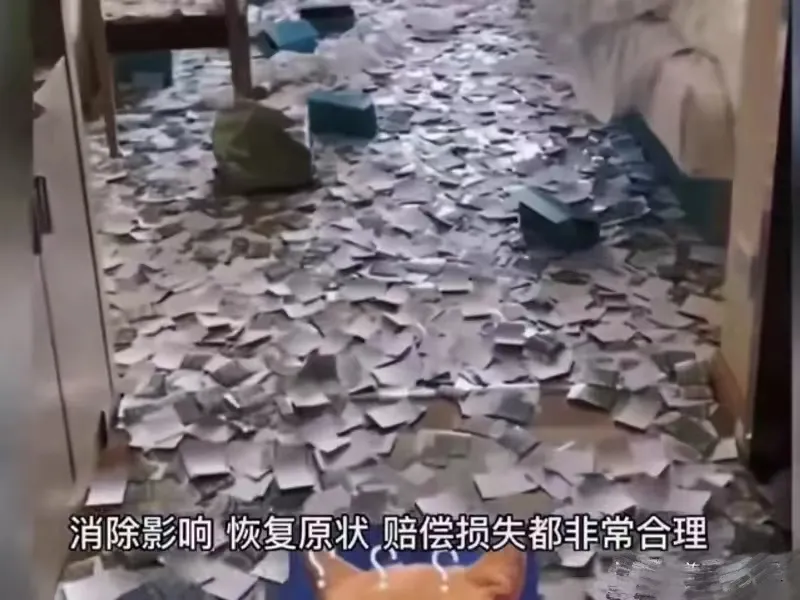 上海，某酒店。一名女房客退房后，保洁员进入房间打扫卫生