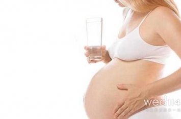 为什么孕期想吐吃梅子,孕吐很厉害吃什么缓解 缓解孕吐的食物有哪些