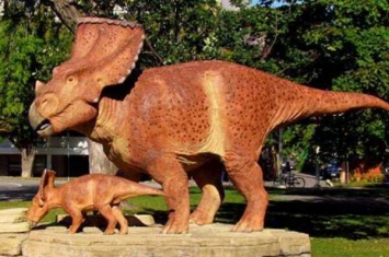 迷乱角龙:北美中型恐龙(长5米/拥有平坦的方形颈盾)