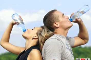 保温杯喝水会致癌吗?坚持喝水一个月的10大好处