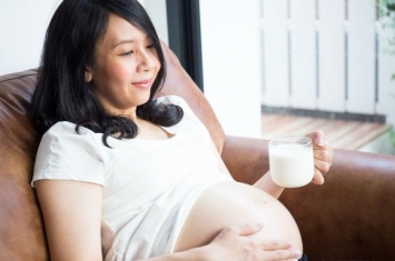 为什么建议孕期喝孕妇奶粉,准妈妈孕期应该喝什么奶