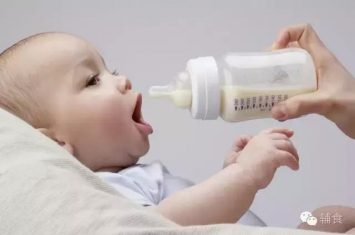 为什么孕期喝奶粉便秘严重,为什么奶粉喂养的宝宝更容易便秘