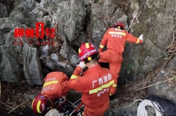 洞口坠落事故「意外柳州男子突然掉进20多米深洞救出时已离世失足原因」