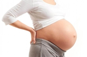 孕期脐部有点疼为什么,为何孕期有的人肚脐向内凹进