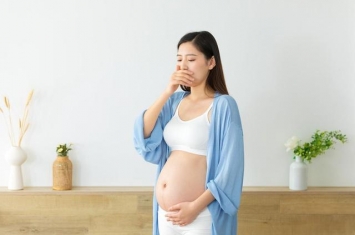 孕期吃油的为什么会吐,为什么有人孕吐厉害有的却不吐