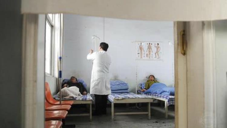 哈尔滨给死人开医药费事件「2014年哈尔滨一医院要求患者缴纳药费家属大怒还给死人用药」
