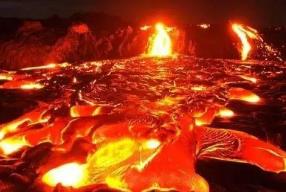 火山是怎么形成的？板块运动，地壳岩浆喷发(地下150千米)