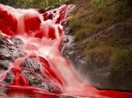 世界上最血腥的瀑布，血瀑布(大地被撕裂伤口血流成河)